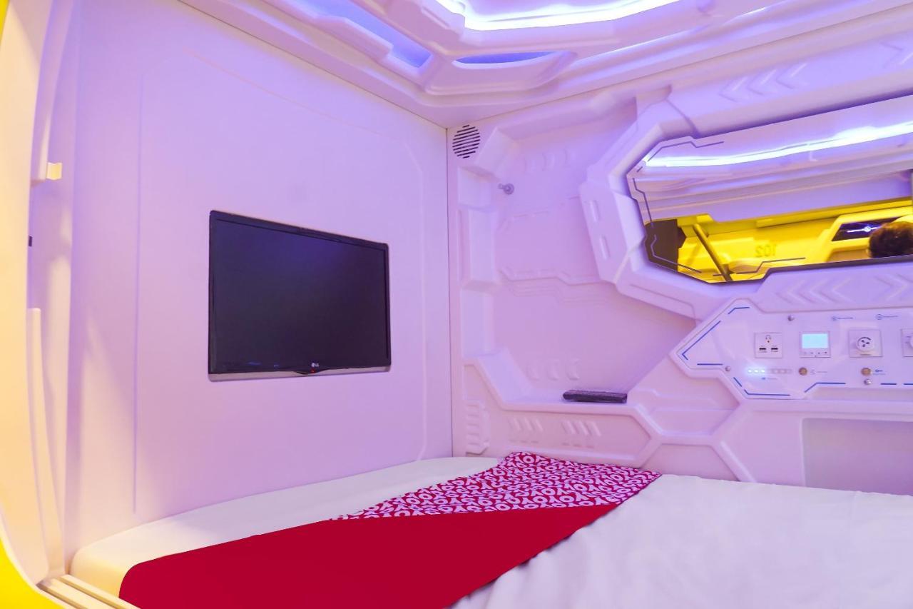 Super Oyo 91328 Fiducia Capsule Hotel جاكرتا المظهر الخارجي الصورة